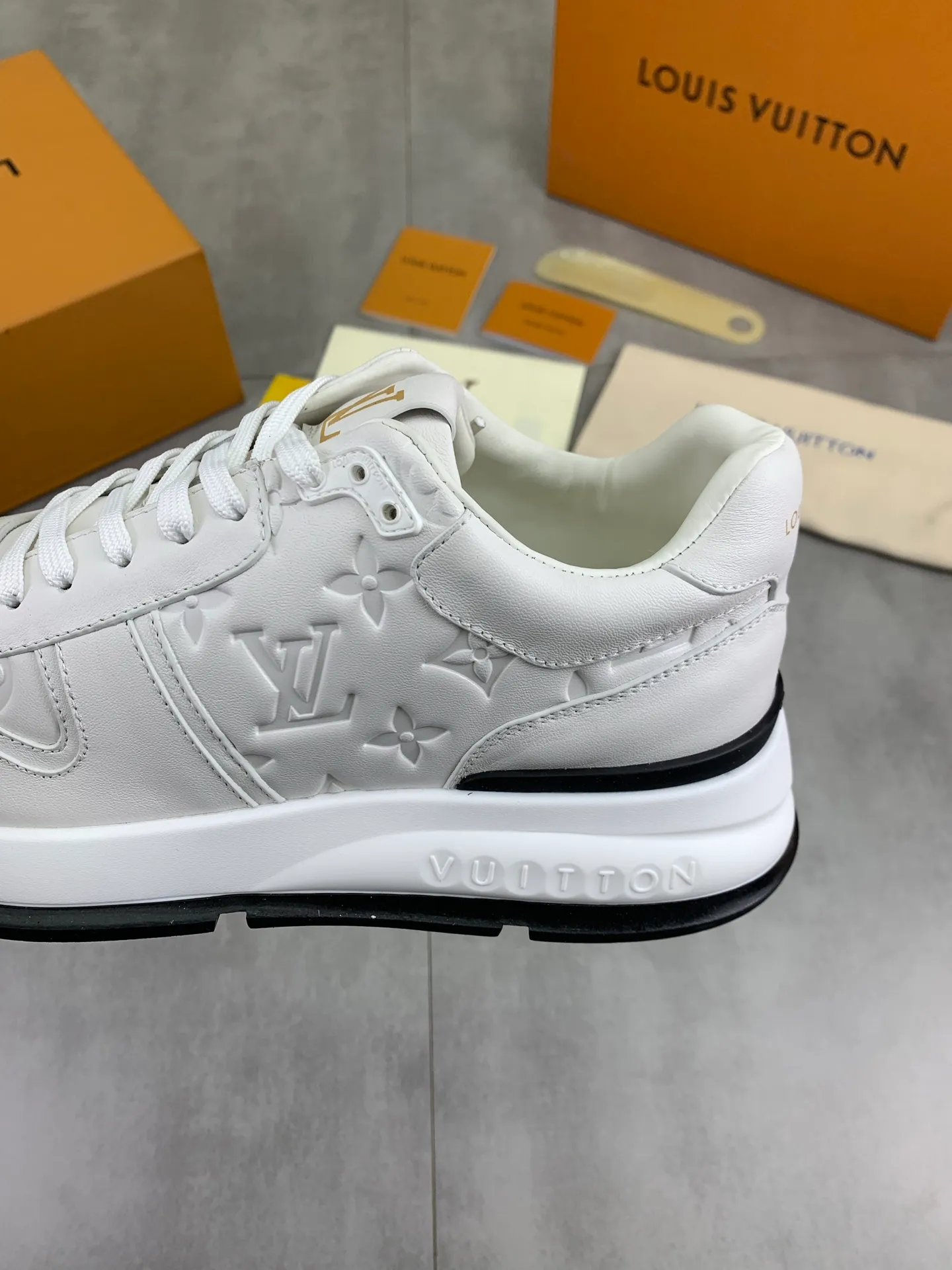 Factory price P820 💶 Top version [LOUIS VUITTON] counter series (original order) new style 🍀LV Louis Vuitton - top version LV classic high-top trendy shoes! Made of imported original craft calfskin, original breathable lining, and original wear-resistant, lightweight, high-end TPU outsole! High quality products! 3️⃣ colors available, size: men’s 39-44 (38 45 customized)